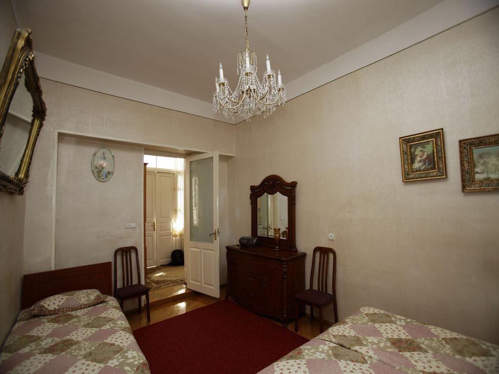 Leila Hotel Tbiliszi Szoba fotó
